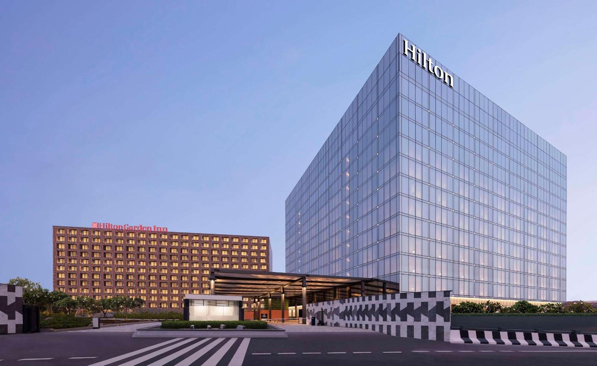 Hilton Bengaluru Embassy Manyata Business Park Hotell Exteriör bild